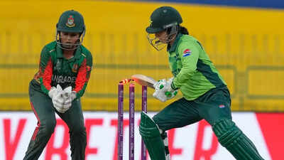 Hilarious! Pakistan batter Nashra Sandhu gives away her wicket in bizarre manner – Watch | Cricket News Hilarious! Pakistan batter Nashra Sandhu gives away her wicket in bizarre manner – Watch | Cricket News