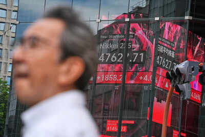 Asian stocks today: Markets trade in red after Wall Street slips; HSI falls over 280 points, Nikkei down 0.7% Asian stocks today: Markets trade in red after Wall Street slips; HSI falls over 280 points, Nikkei down 0.7%