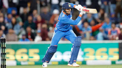 ‘He’s doing a Virat Kohli’: Dinesh Karthik lauds Shubman Gill’s calm dominance against Australia in rain-hit clash | Cricket News ‘He’s doing a Virat Kohli’: Dinesh Karthik lauds Shubman Gill’s calm dominance against Australia in rain-hit clash | Cricket News