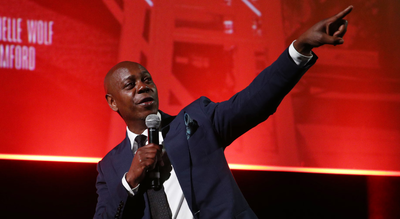 Dave Chappelle jokes it’s ‘easier to talk’ in Saudi Arabia than back home in America at Riyadh Comedy Festival | World News Dave Chappelle jokes it’s ‘easier to talk’ in Saudi Arabia than back home in America at Riyadh Comedy Festival | World News