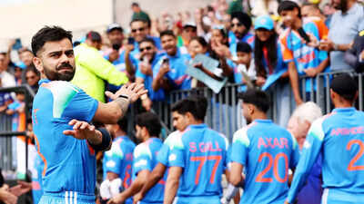 Virat Kohli steps aside, pushes Shubman Gill and Shreyas Iyer to walk first – WATCH | Cricket News