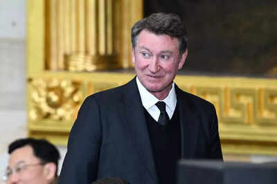 Wayne Gretzky signs new multiyear TNT contract, bringing insight to NHL broadcasts | NHL News Wayne Gretzky signs new multiyear TNT contract, bringing insight to NHL broadcasts | NHL News