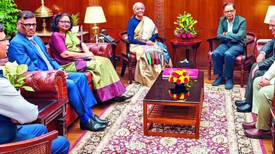 16th Finance Commission submits report to President