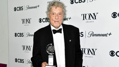 Tom Stoppard, playwright who dazzled with verbal gymnastics, dies