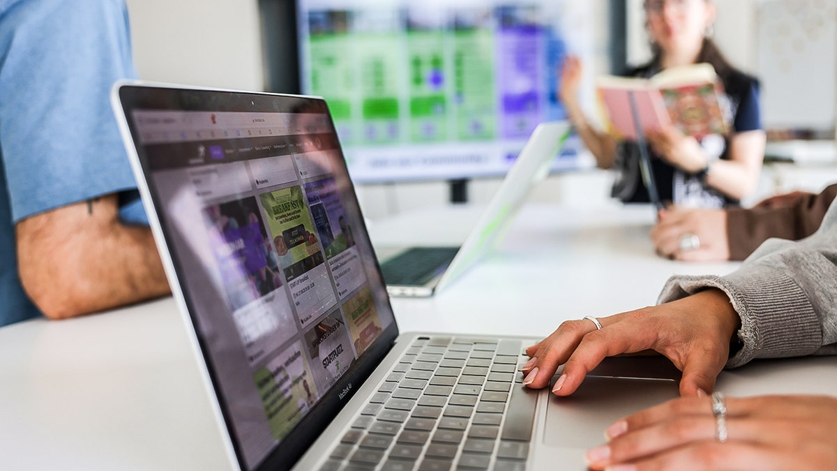 Phishing scam uses rnicrosoft.com domain to steal Microsoft logins