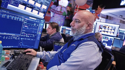 US market today: Wall Street edges higher near records; traders weigh corporate earnings and rate-cut expectations