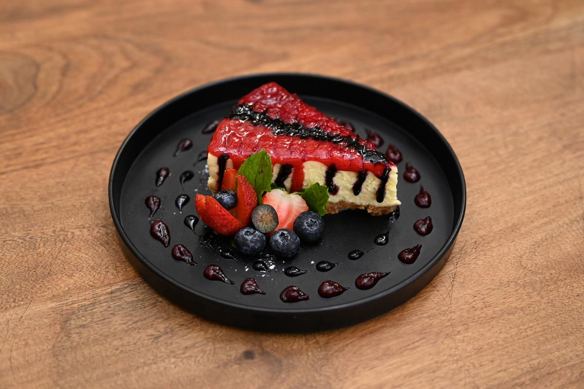 At The Madras Taproom, Chennai’s new resto bar, dive into small plates, and take on a challenge to demolish fiery chicken wings or a mammoth slice of cake