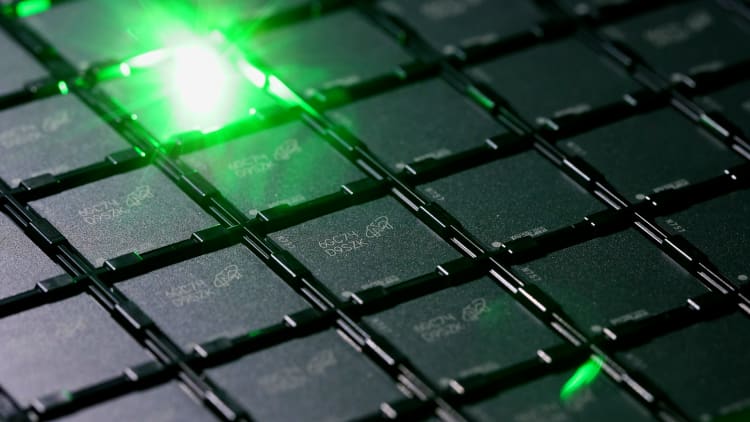 AI memory is sold out, causing an unprecedented surge in prices