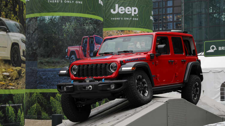 Stellantis scraps Jeep, Chrysler PHEVs amid EV slowdown, recall
