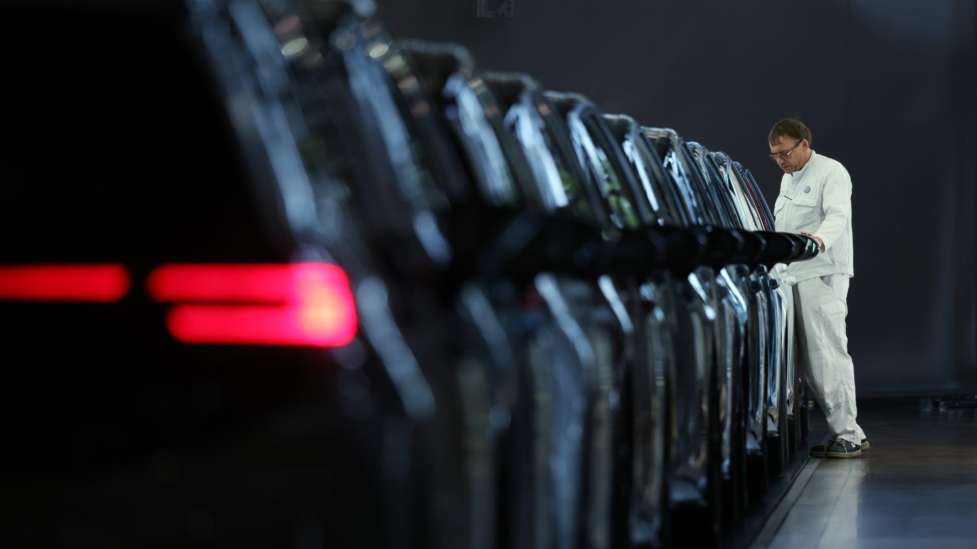 Autos fall on Trump’s Greenland tariff threat