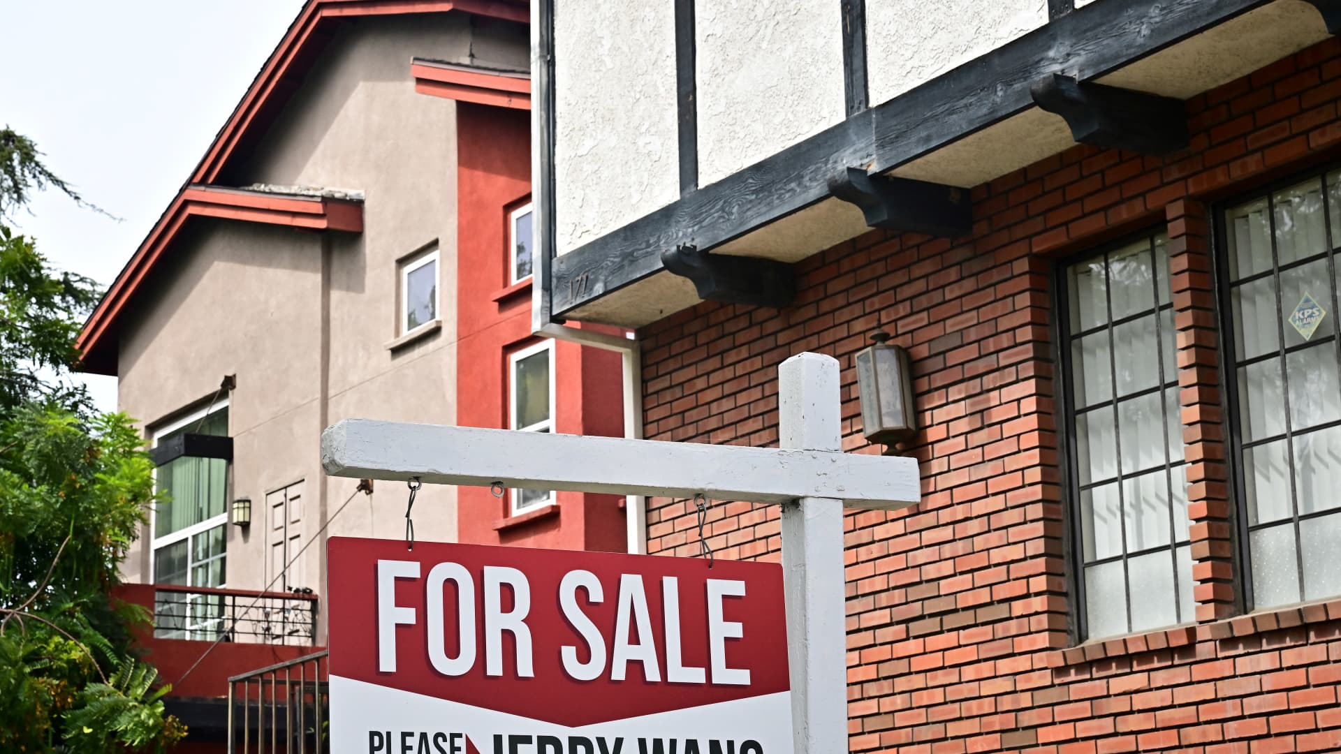 Mortgage rates drop to lowest level in nearly 3 years