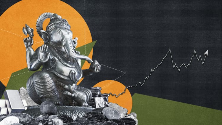 Gold and silver prices fall after CME raises precious metals margins