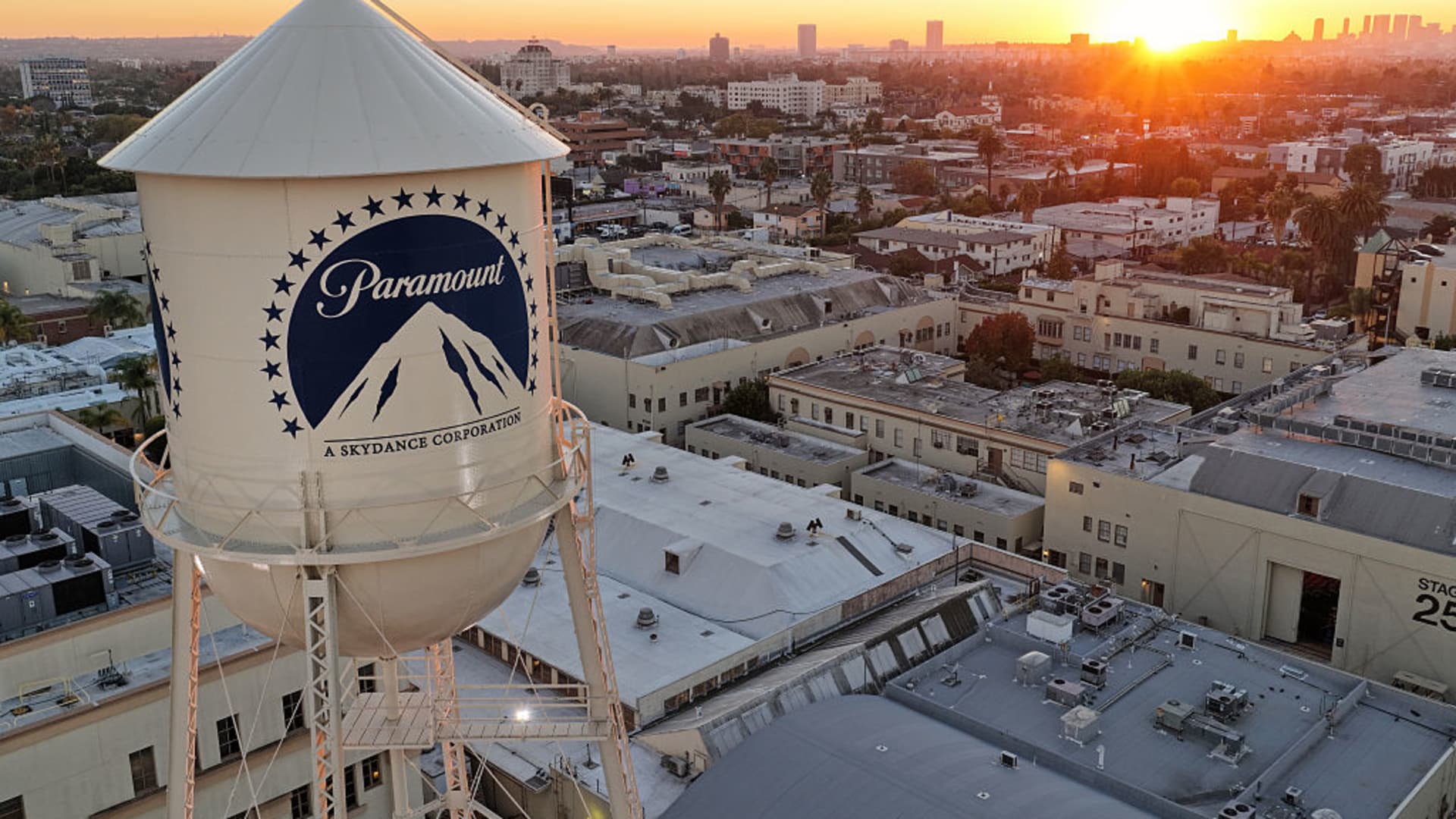 Netflix makes amended all cash offer for Warner Bros