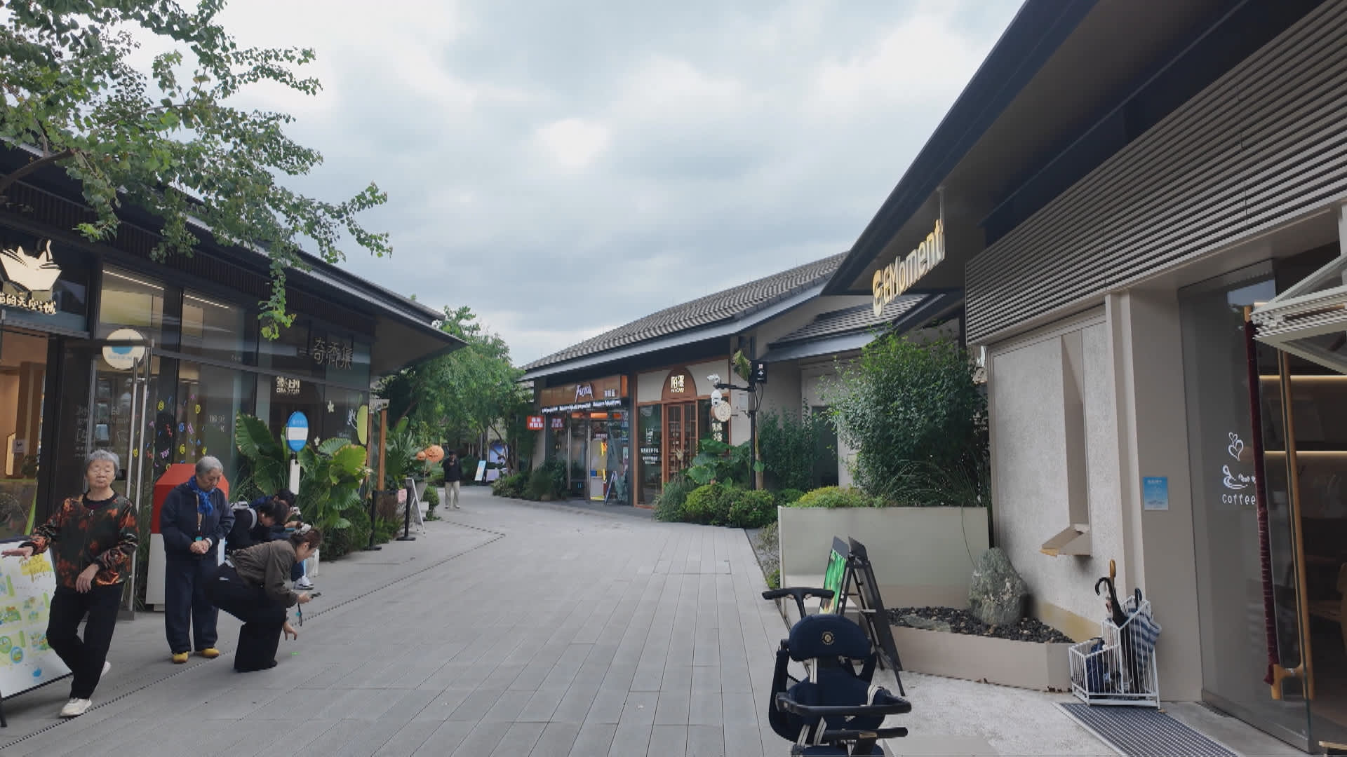 China’s ‘Silicon Valley’ is building robots and fortune-telling AI apps at the same time