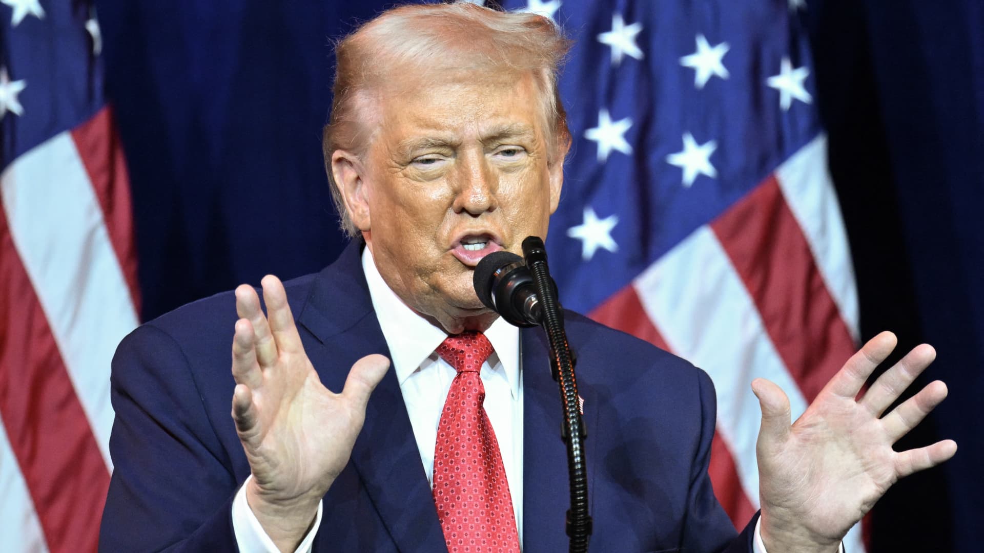 Trump says he’s canceled attacks on Venezuela, touts 0bn oil investment