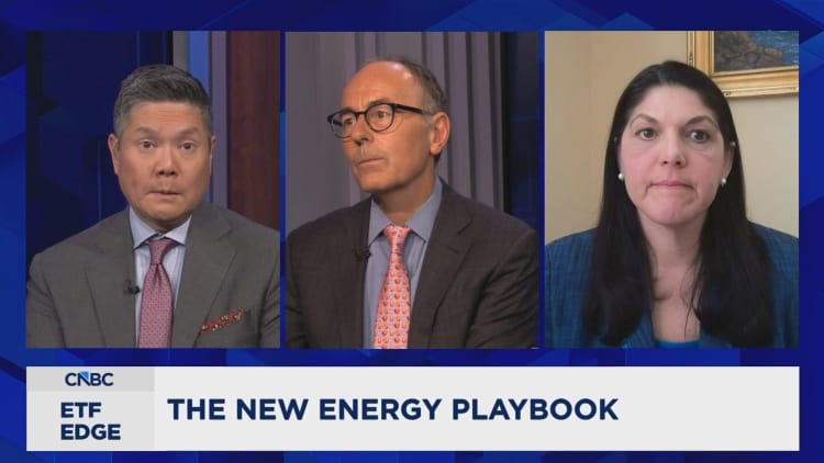 Small companies rising quickly to rival Big Tech as AI’s best trade