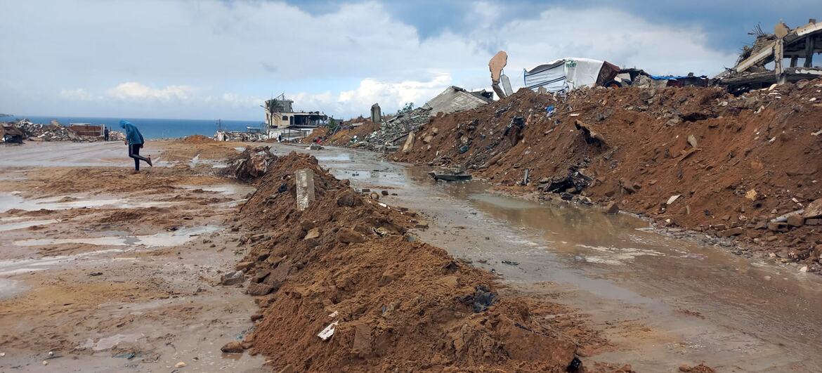 Gaza aid lifelines under strain as winter worsens