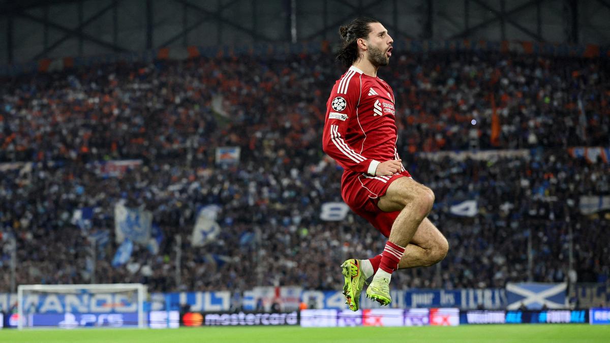 Liverpool cruise as Bayern reach Champions League last 16