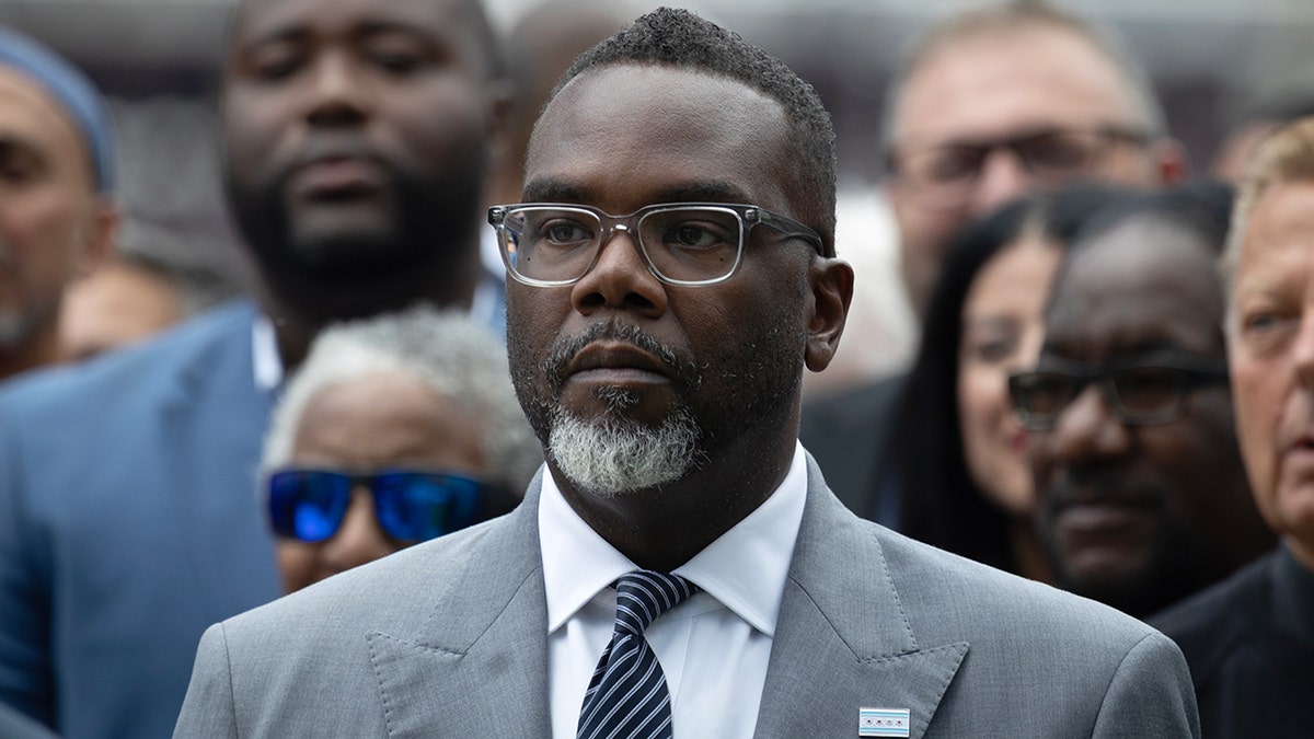 As I walk America, I see real heroes — and mayors siding with brutal tyrants