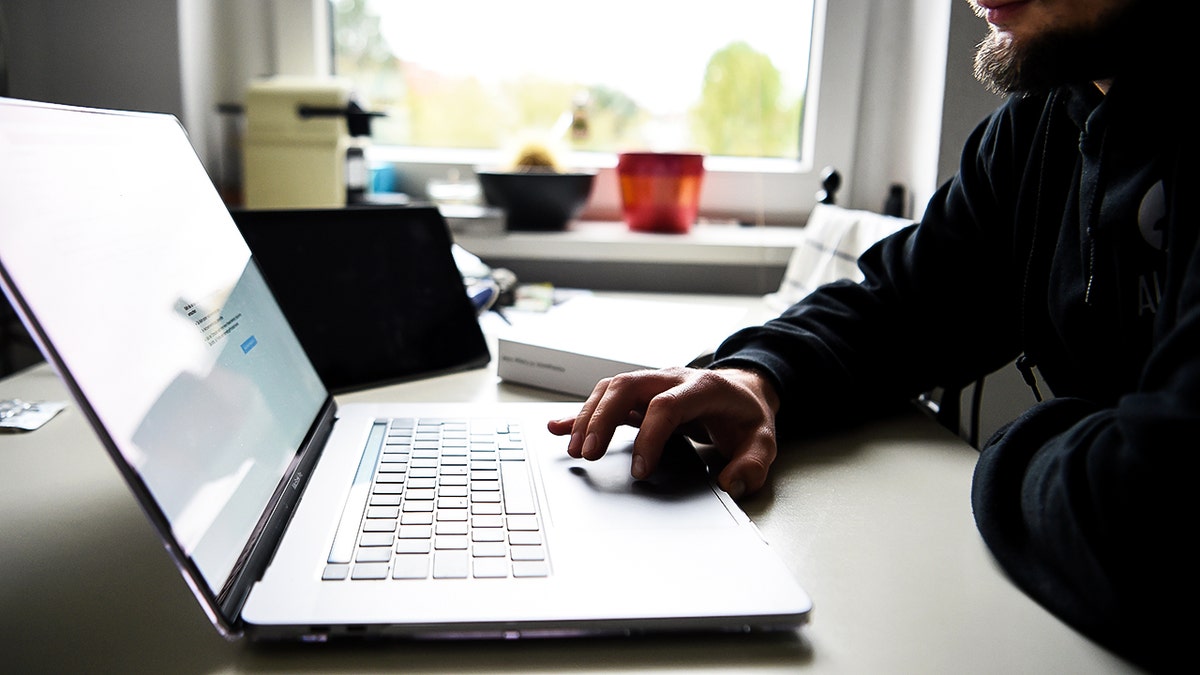 Remove personal information from data brokers in 2026 for protection