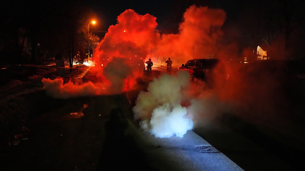 Minnesota judge bars federal officers from tear gas on peaceful protesters