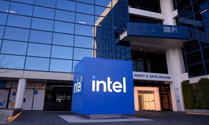 Wall Street Is Starting to Like Intel Stock Again