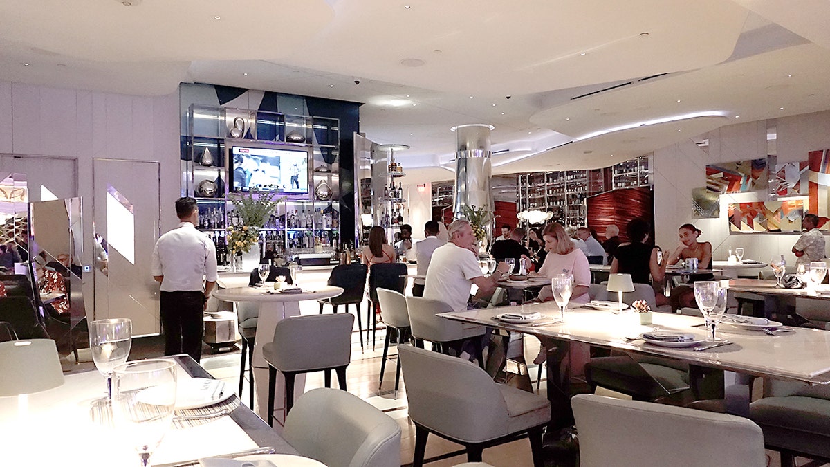 Las Vegas tourism numbers drop 7.4% in 2025 to decade-low visitor levels