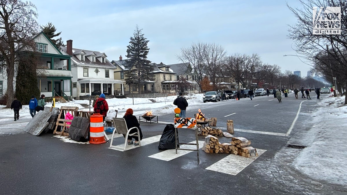 Minnesota agitators directing traffic criticized by retired NYPD detective