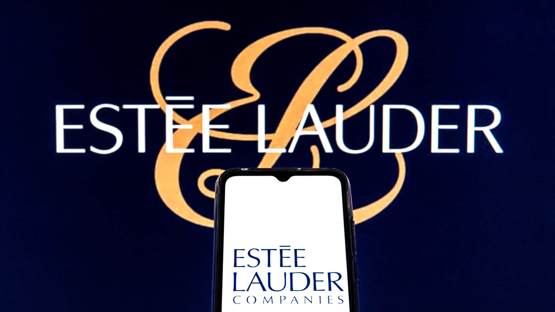 Estée Lauder expects 0 million in tariff headwinds
