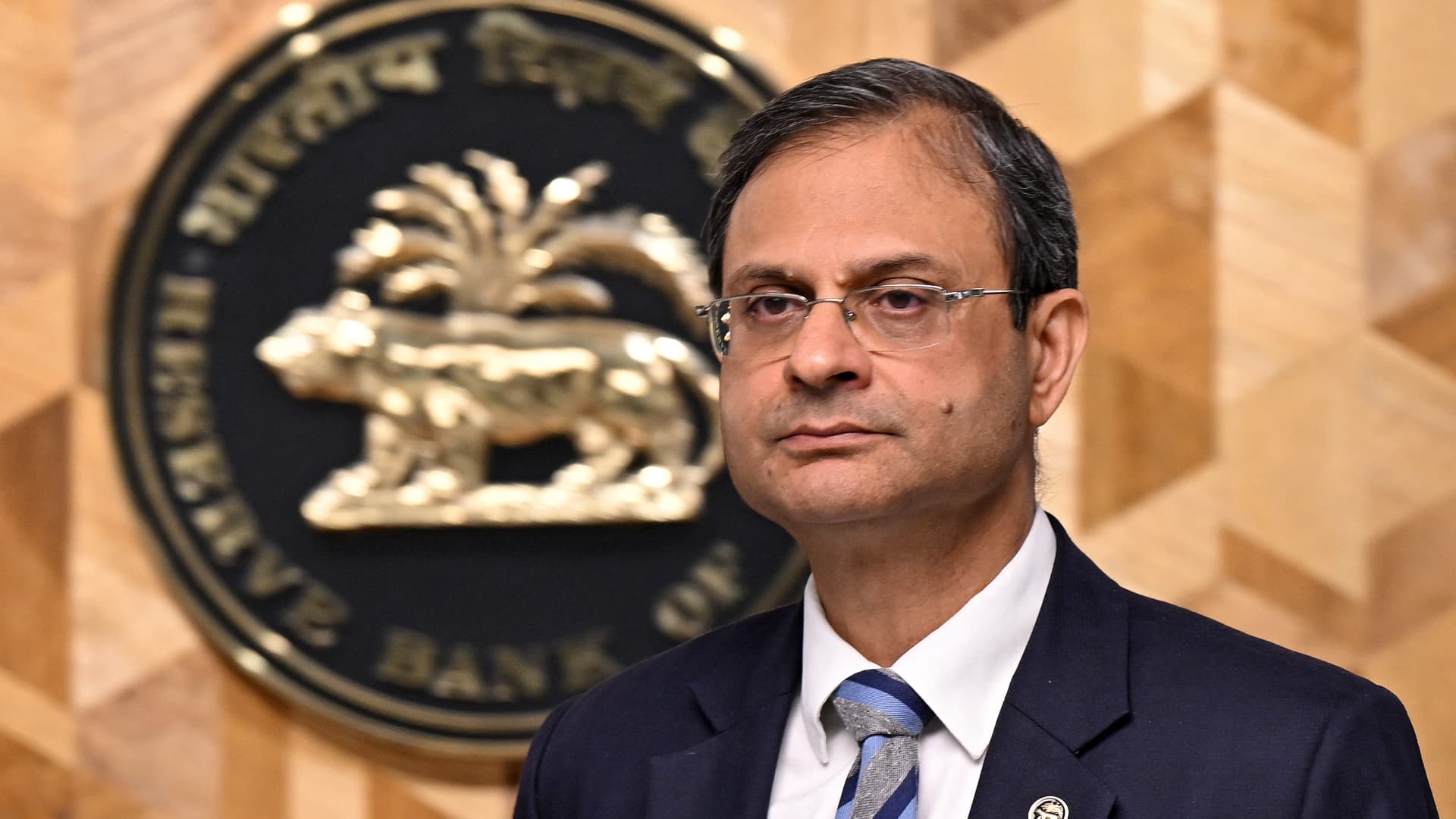 India’s central bank keeps policy rates steady at 5.25% as U.S., EU trade deals ease growth concerns