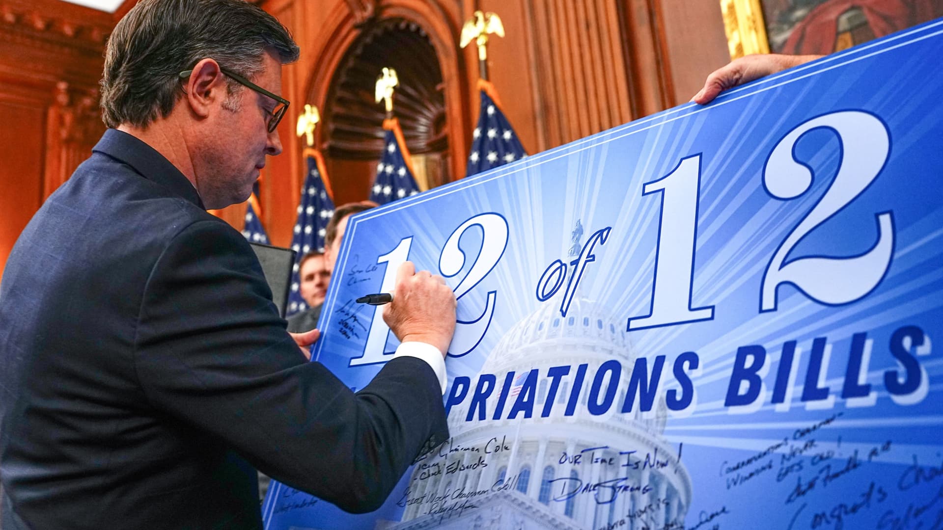 House Republicans move toward reopening U.S. government