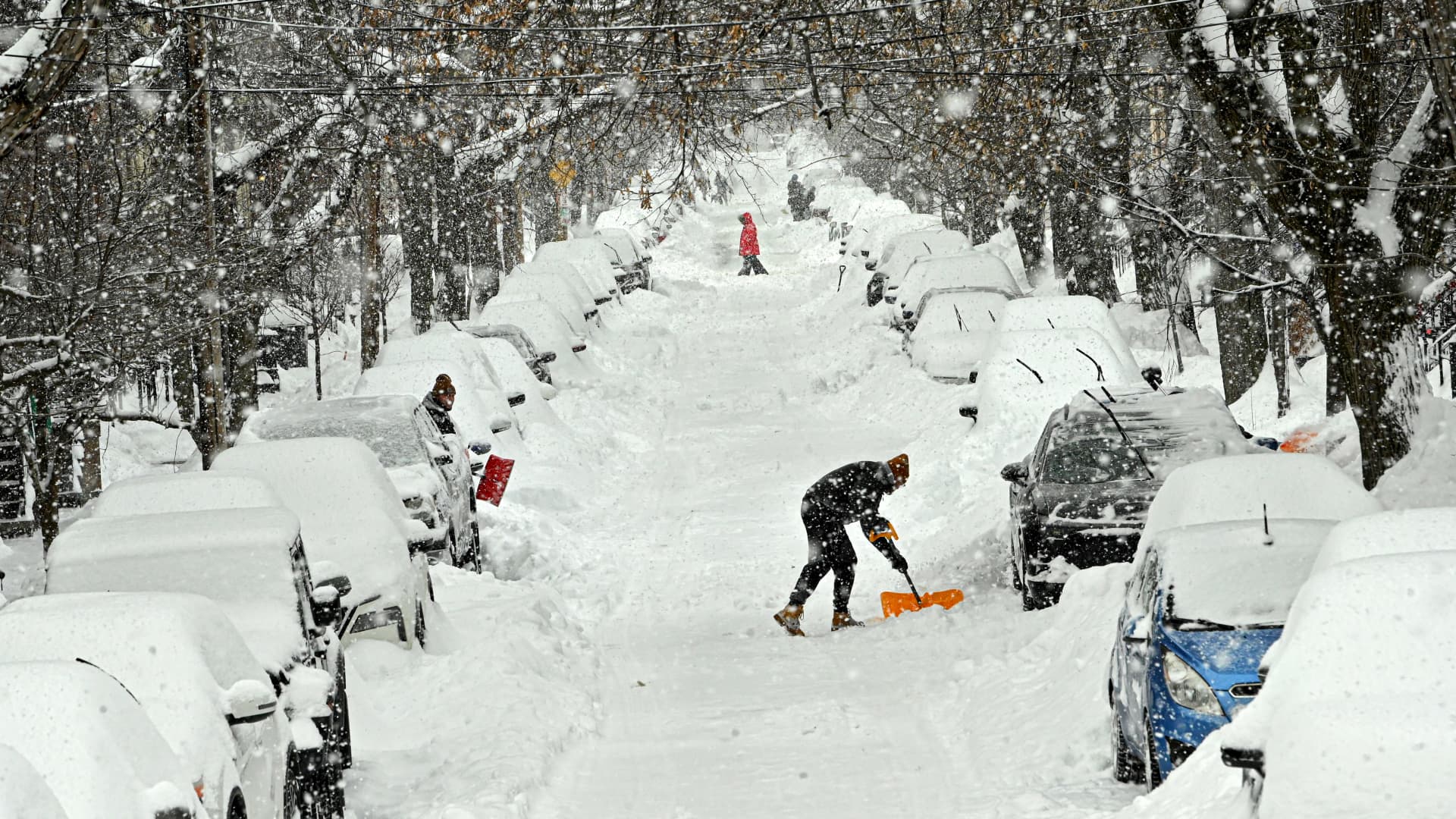 Rough winter weather hits homebuyers, tanking mortgage demand