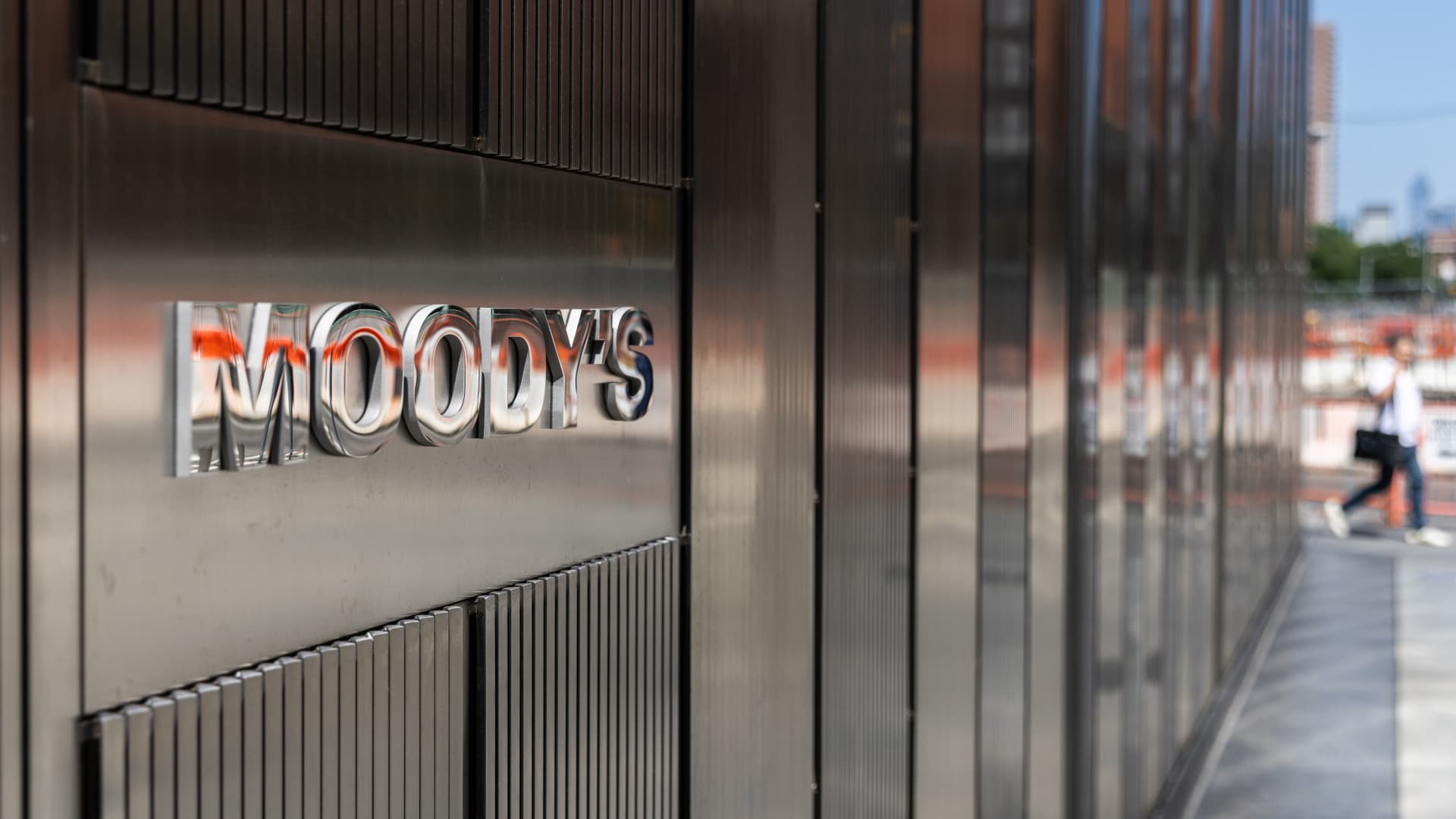 December CRE deal volume sinks further, office is a bright spot