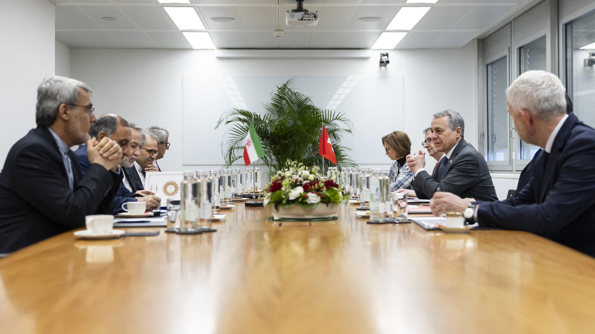 Iran-U.S. talks and Ukraine-Russia negotiations in focus — progress in sight?