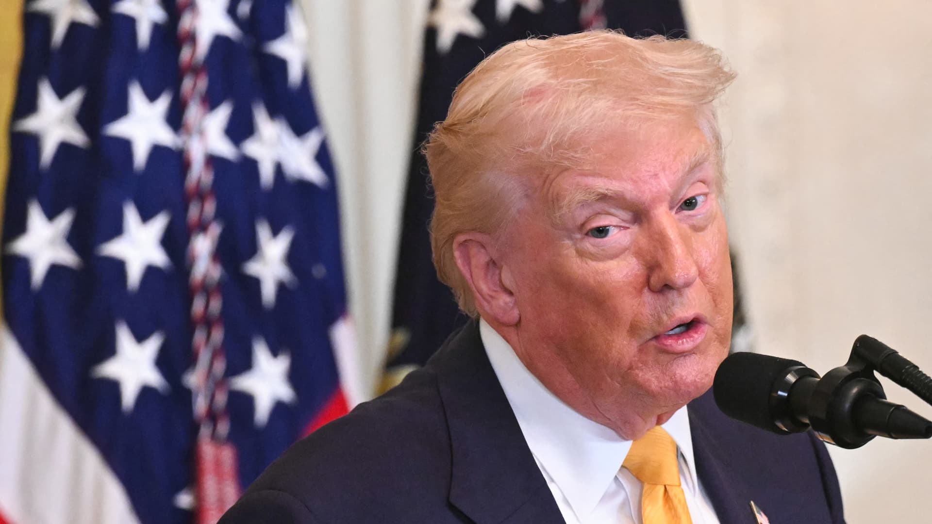 Trump signs order to promote the production of weedkiller hated by MAHA