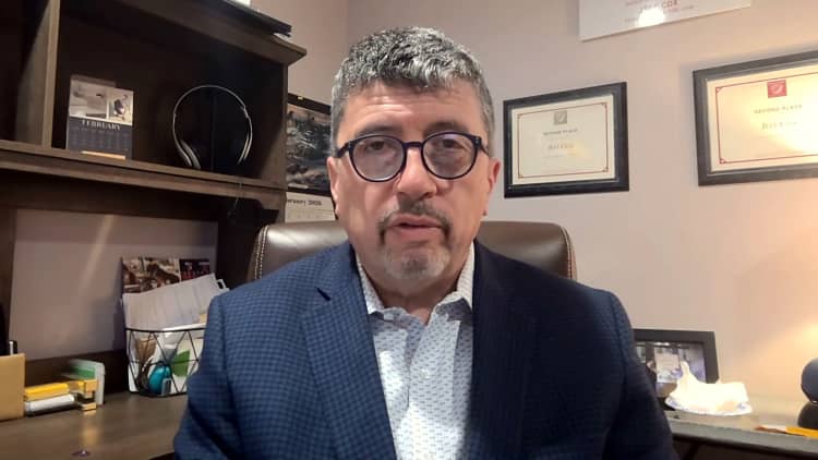 Trump announces 10% global tariff after raging over Supreme Court loss