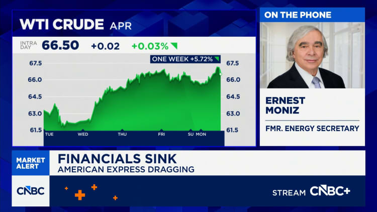 Trump threatens Iran in State of the Union