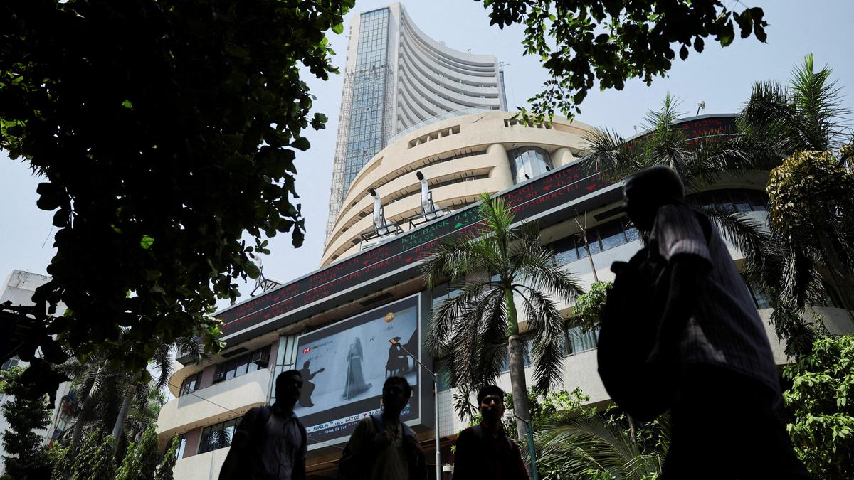 Stock markets end marginally higher as heavy sell-off in IT counters spoil sentiment