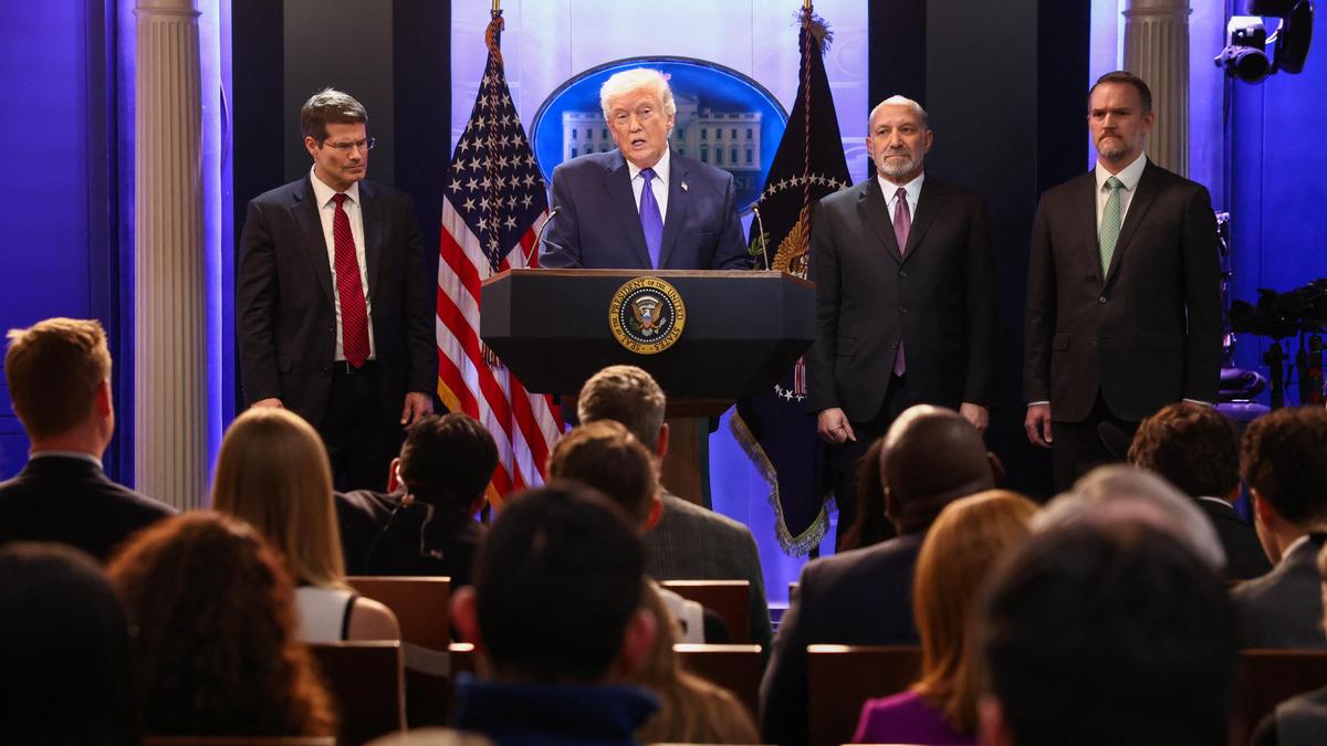 Trump announces new 10% global tariff on U.S. trade partners | LIVE