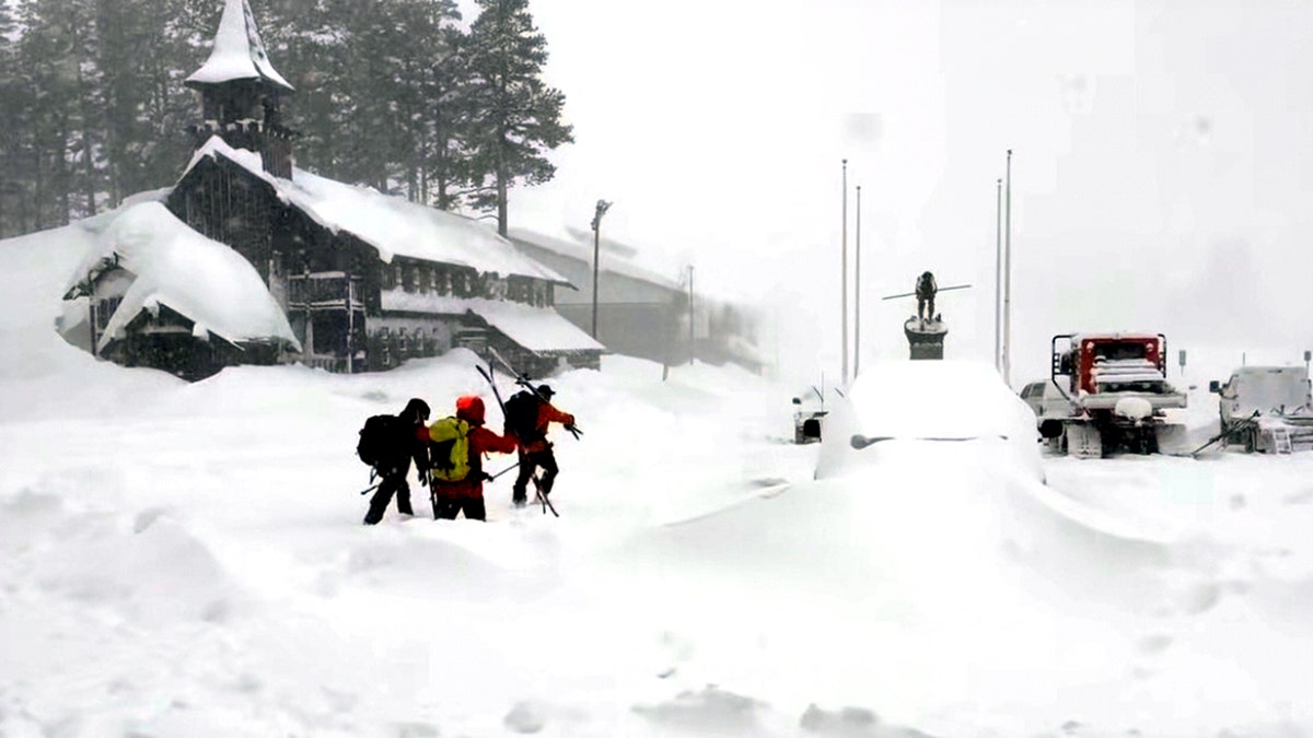 6 backcountry skiers rescued, 9 still missing after avalanche near Lake Tahoe