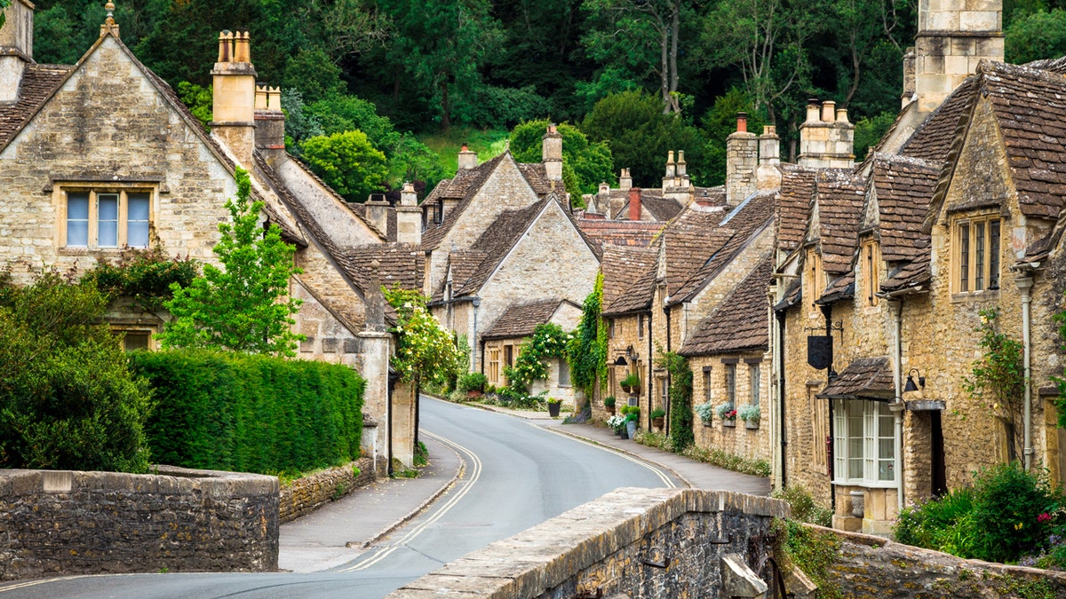 Popular Cotswolds town may battle ‘bin blight’ with fines for ruining Instagram tourism