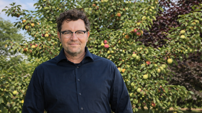 Nature’s wildest hack: American professor grew a single tree with 40 different fruits |