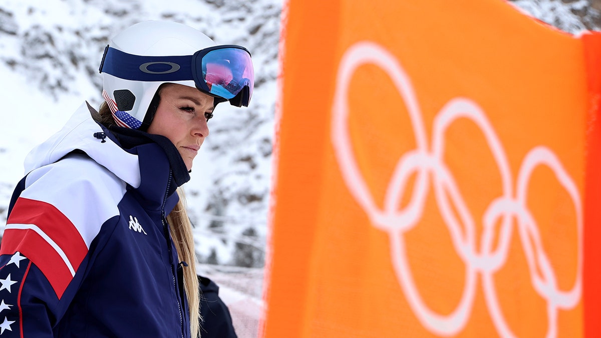 Lindsey Vonn crashes during Winter Olympics medal event