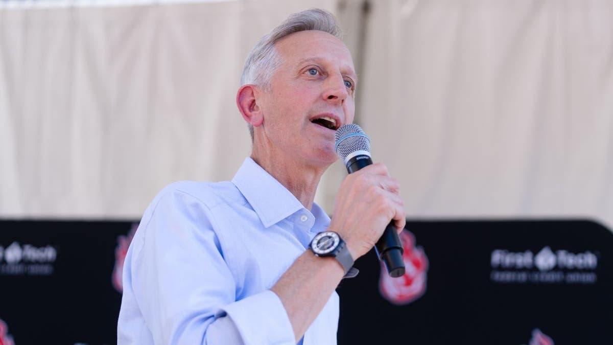 Portland mayor calls for ICE to leave after tear gas used on protesters