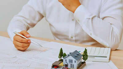 Despite earning ₹1 crore a year, IT professional says he can’t afford a home in Gurgaon.“I genuinely don’t understand why… |