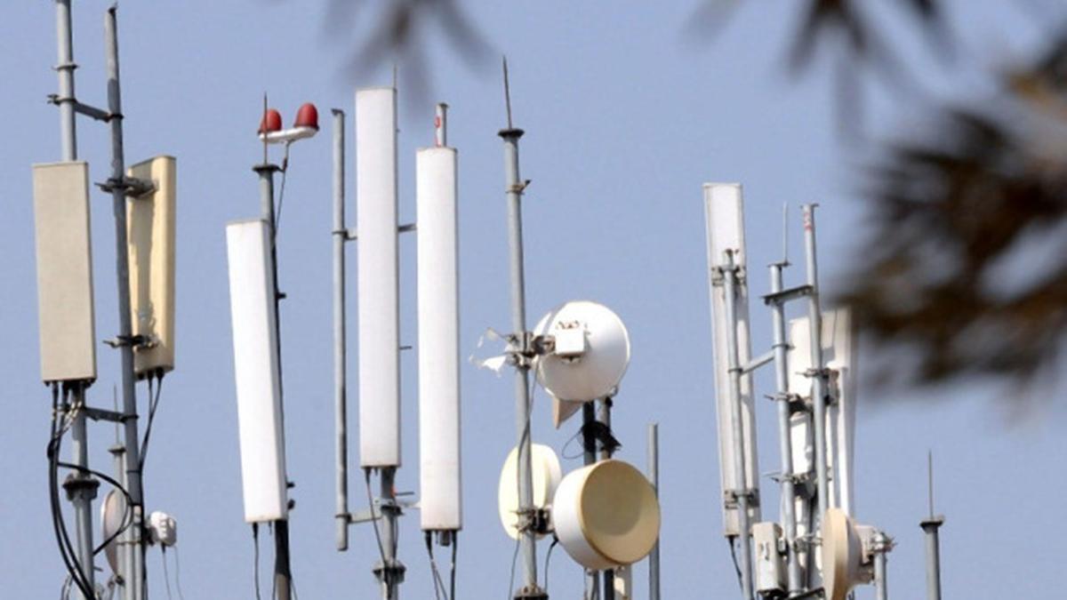 TRAI backs sale of all available spectrum; proposes lower entry barriers, 35% cap