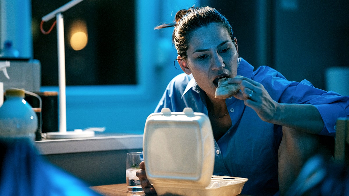 Not eating 3 hours before bed improves heart health, Northwestern study finds