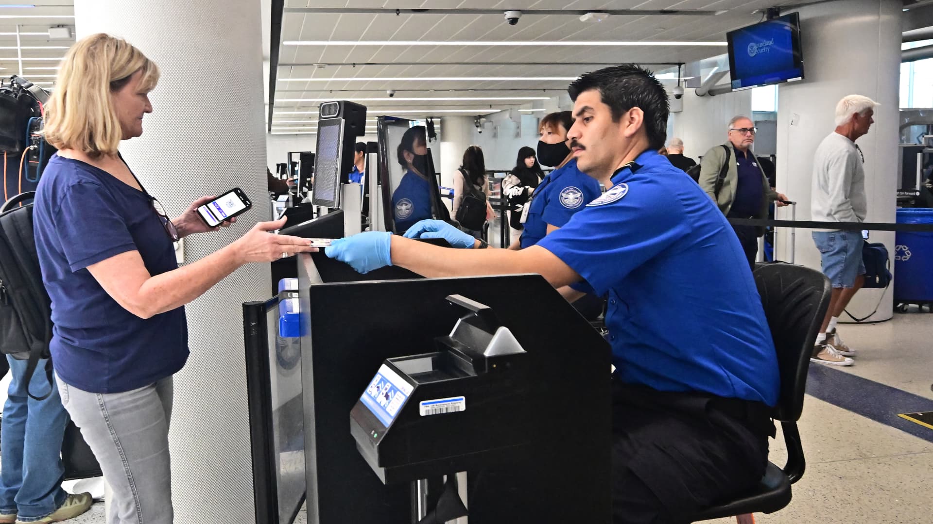 TSA staff shortages lead to hourslong security lines at some airports