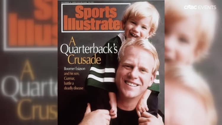 In cystic fibrosis fight, Boomer Esiason and son Gunnar are winning