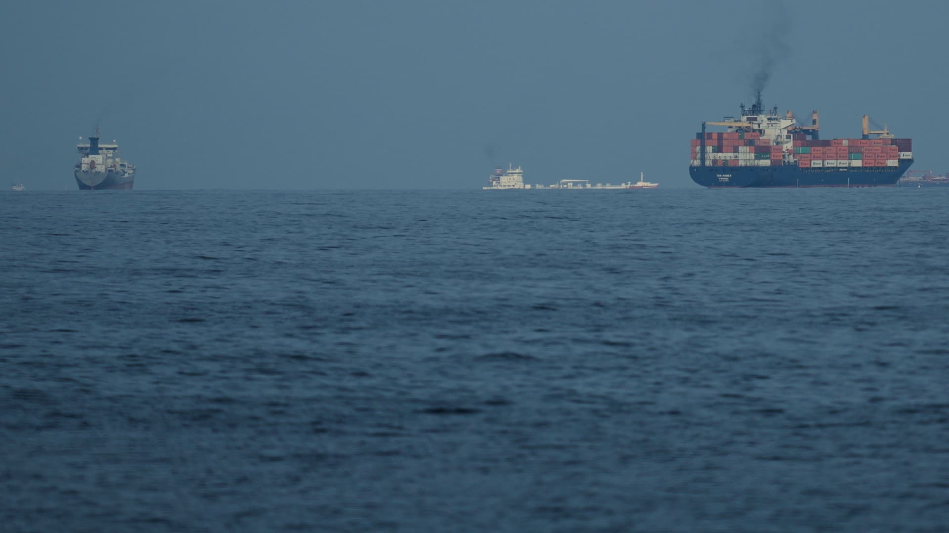 U.S. issues 30-day sanctions waiver for sale of Iranian oil at sea